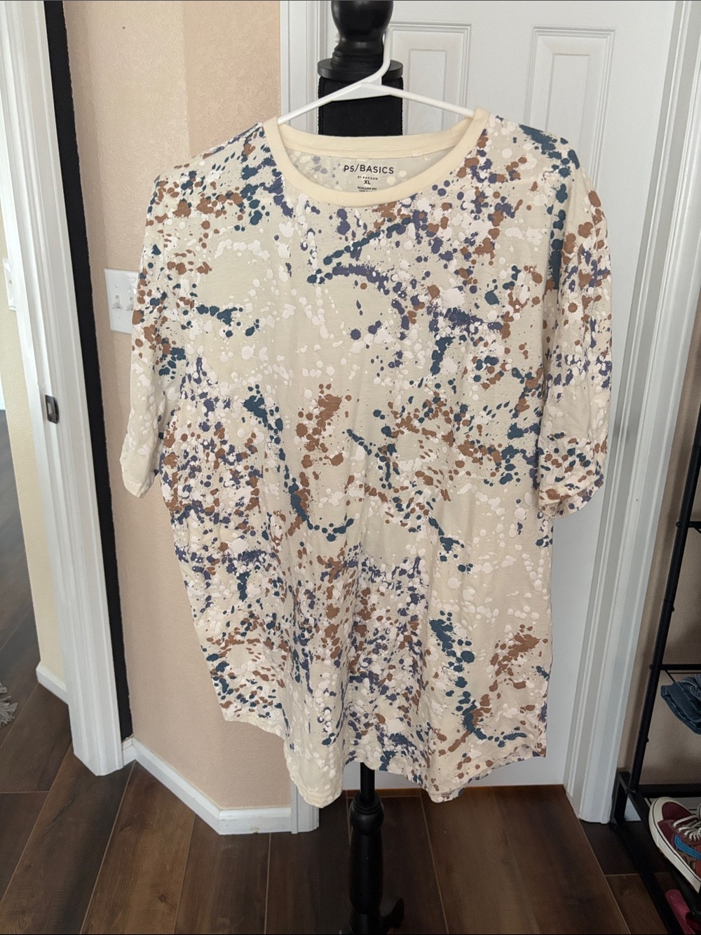 PacSun Beige Splatter Short Sleeve Tee with Blue and Brown Accents